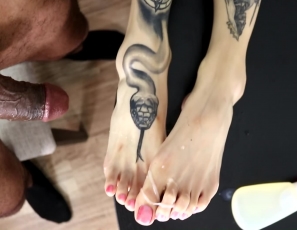 Billie_needs_her_feet_worshipped