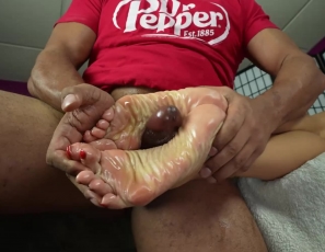 giantess_cleo_big_soles_made_for_fucking